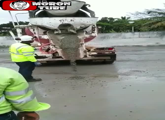 Video: A horrific discovery is made by workers in their mounted concrete mixer